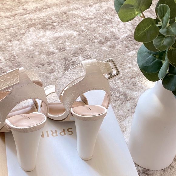 Call it Spring White Snake Print Block Heels - Picture 2 of 5